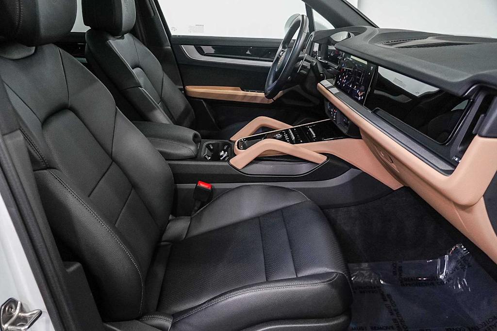 Thumbnail: 2024 Porsche Cayenne - 10