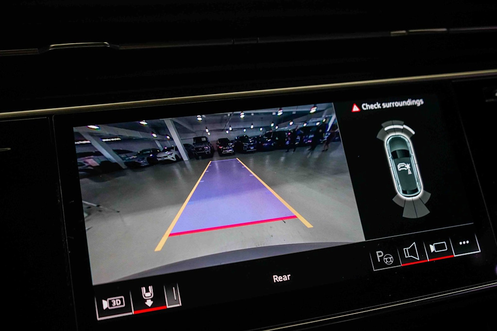 Thumbnail: 2024 Audi RS Q8 - 27