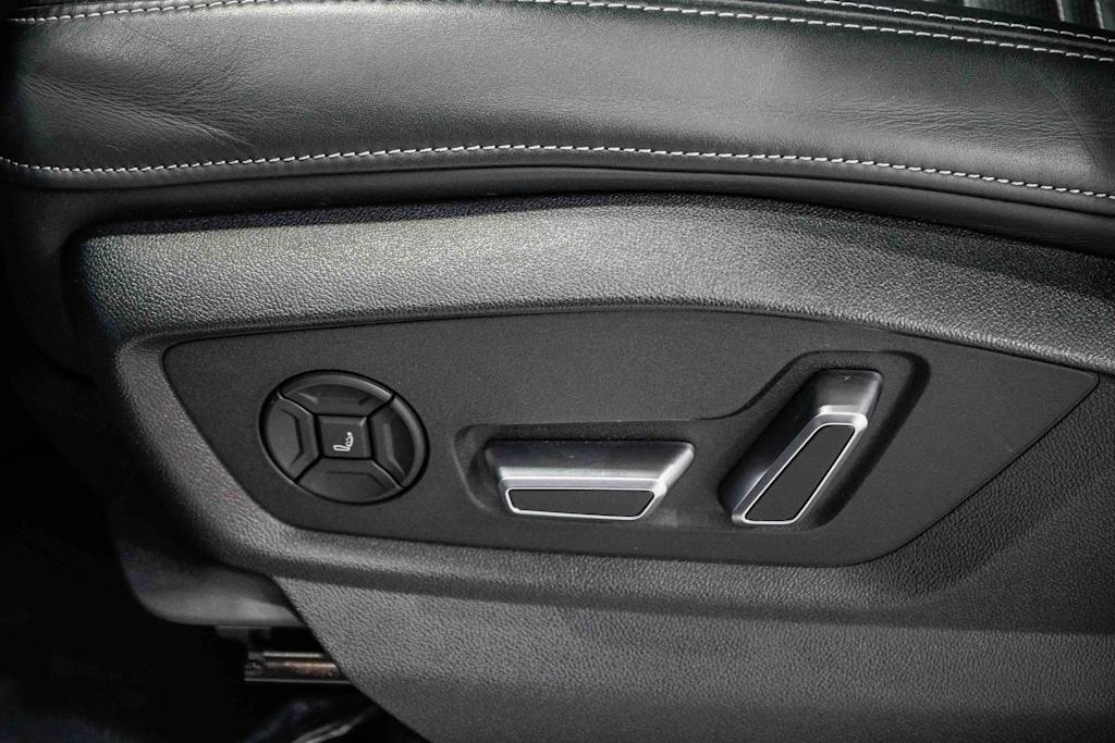 Thumbnail: 2024 Audi RS Q8 - 25