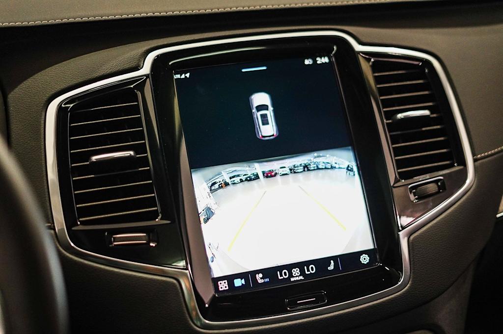 Thumbnail: 2023 Volvo XC90 - 32