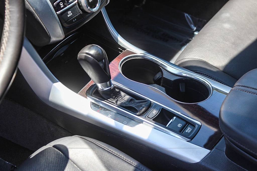 Thumbnail: 2017 Acura TLX - 14