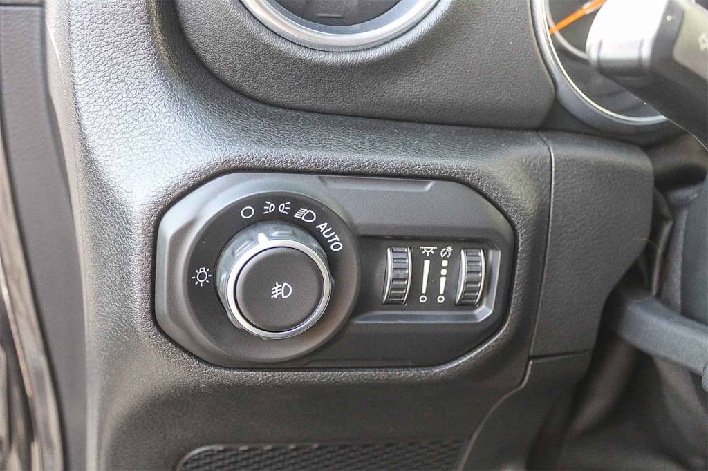 Thumbnail: 2018 Jeep Wrangler - 25