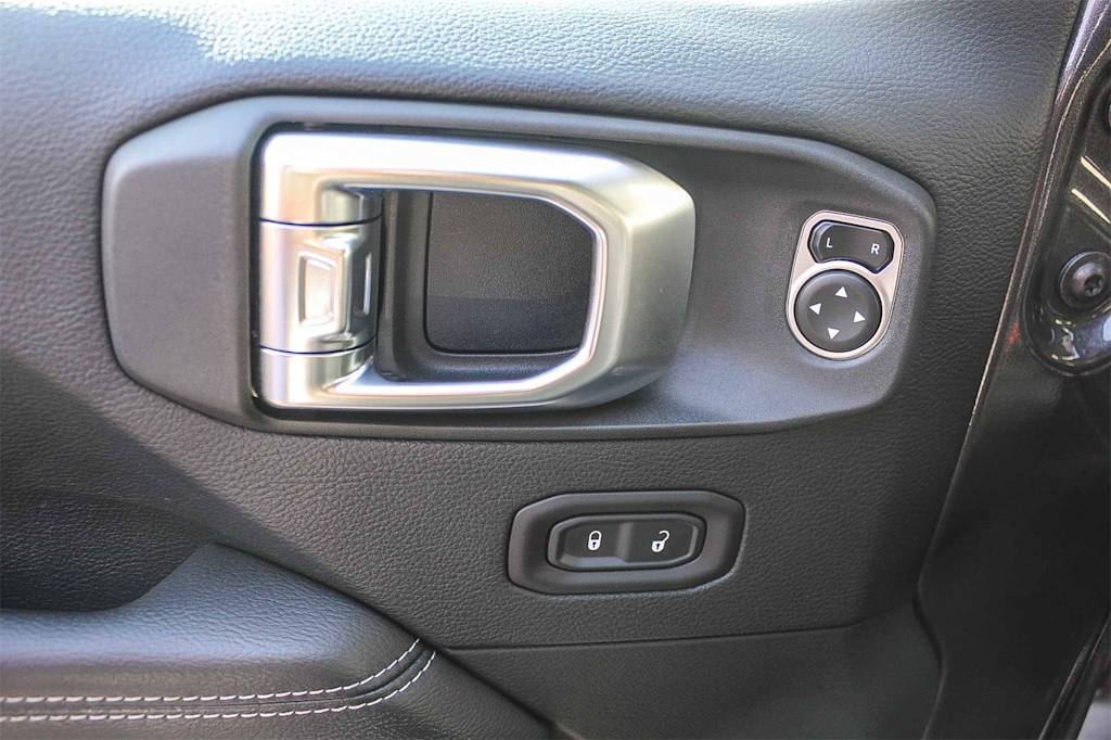 Thumbnail: 2018 Jeep Wrangler - 26