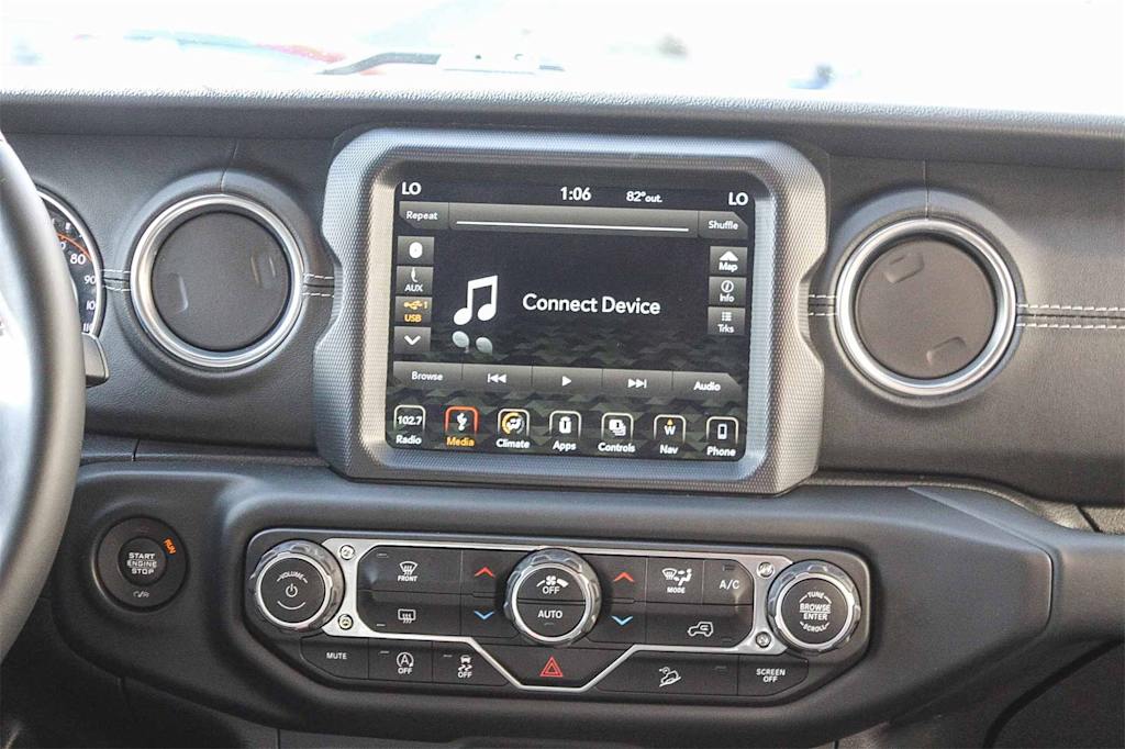 Thumbnail: 2018 Jeep Wrangler - 23