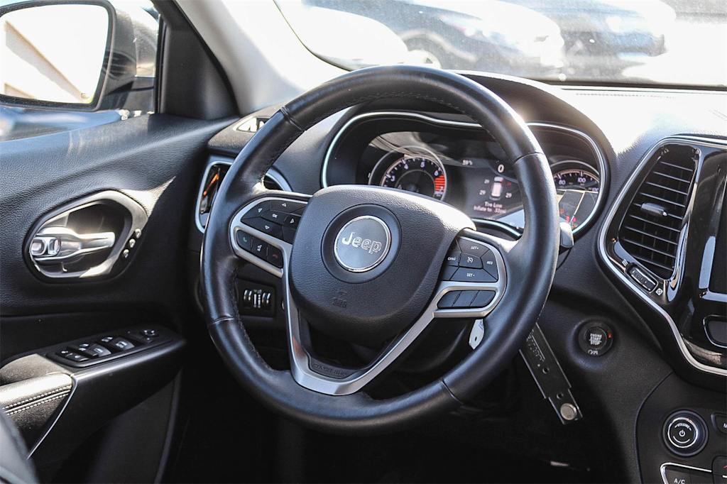 Thumbnail: 2019 Jeep Cherokee - 9