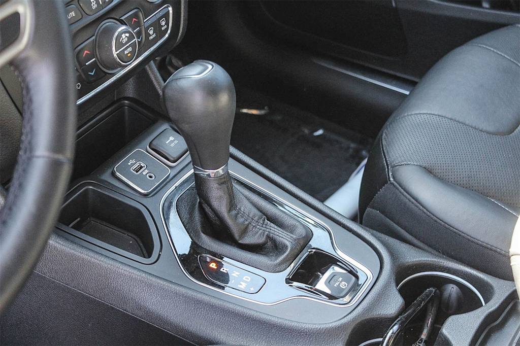 Thumbnail: 2019 Jeep Cherokee - 15