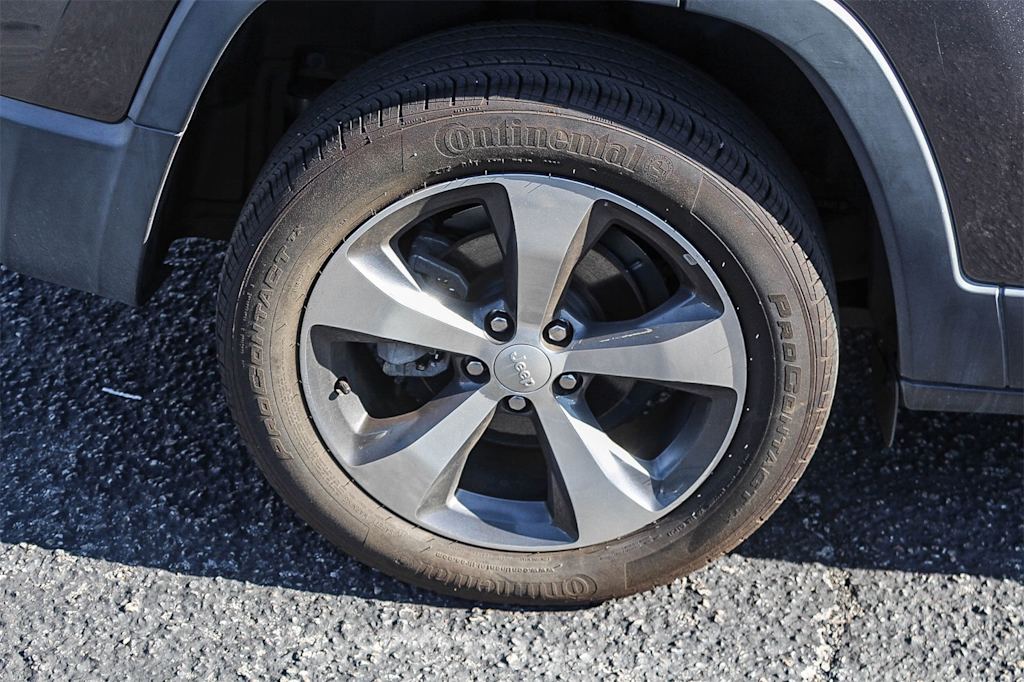 Thumbnail: 2019 Jeep Cherokee - 7