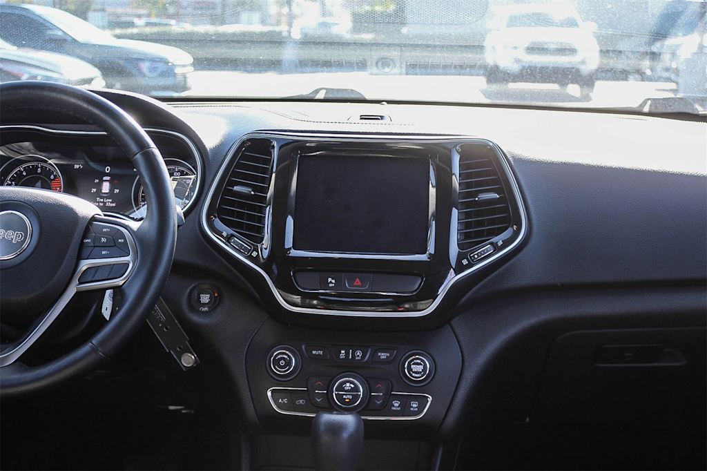 Thumbnail: 2019 Jeep Cherokee - 14