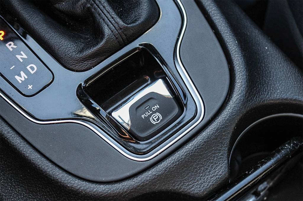 Thumbnail: 2019 Jeep Cherokee - 34