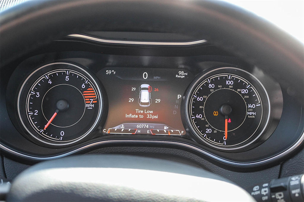 Thumbnail: 2019 Jeep Cherokee - 16