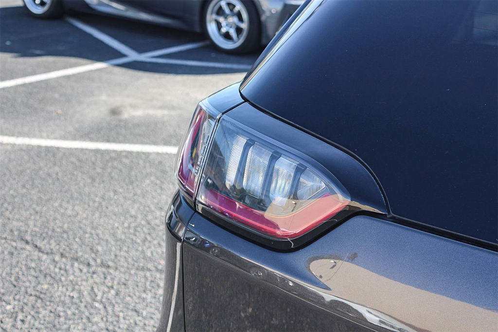 Thumbnail: 2019 Jeep Cherokee - 21