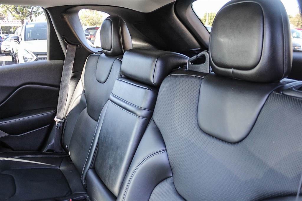 Thumbnail: 2019 Jeep Cherokee - 10