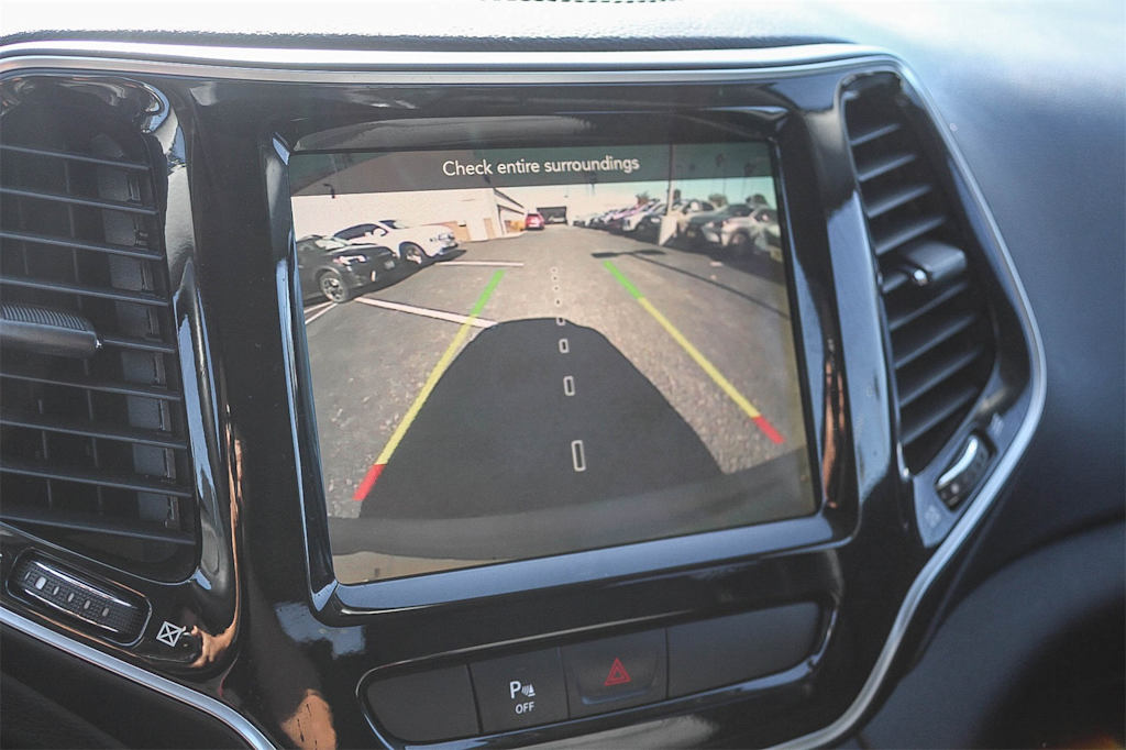 Thumbnail: 2019 Jeep Cherokee - 33