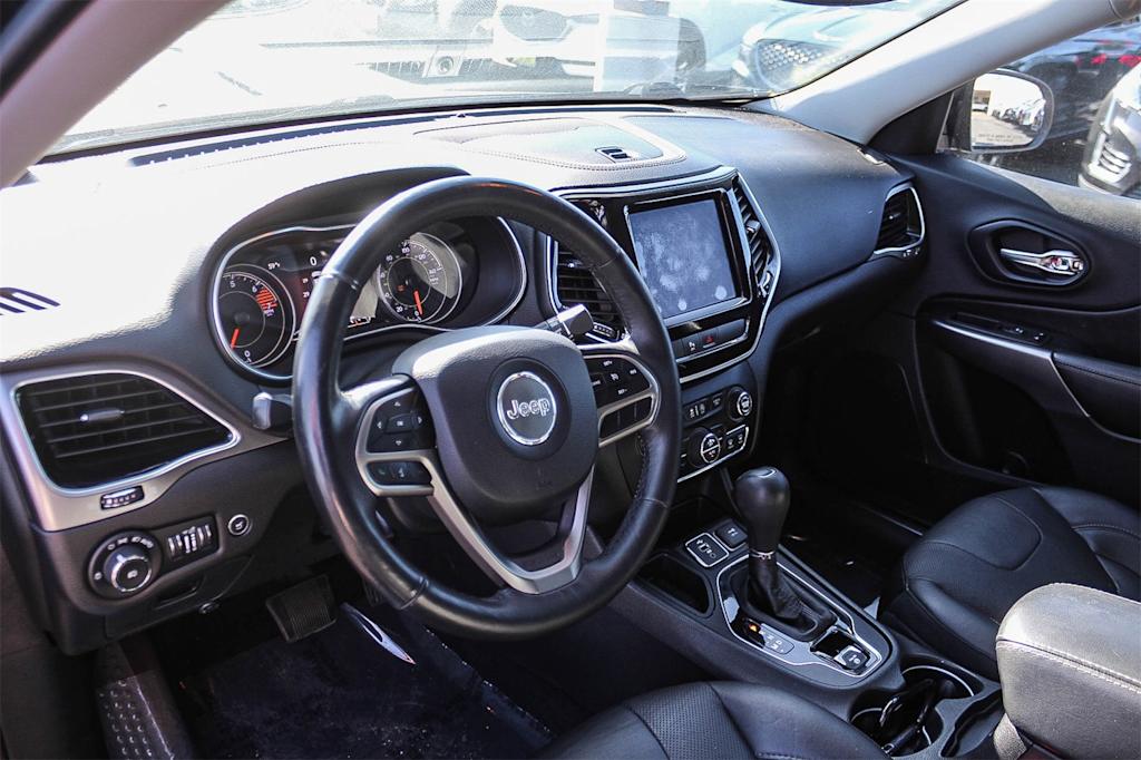 Thumbnail: 2019 Jeep Cherokee - 13