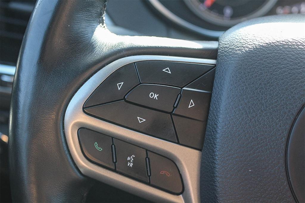 Thumbnail: 2019 Jeep Cherokee - 31