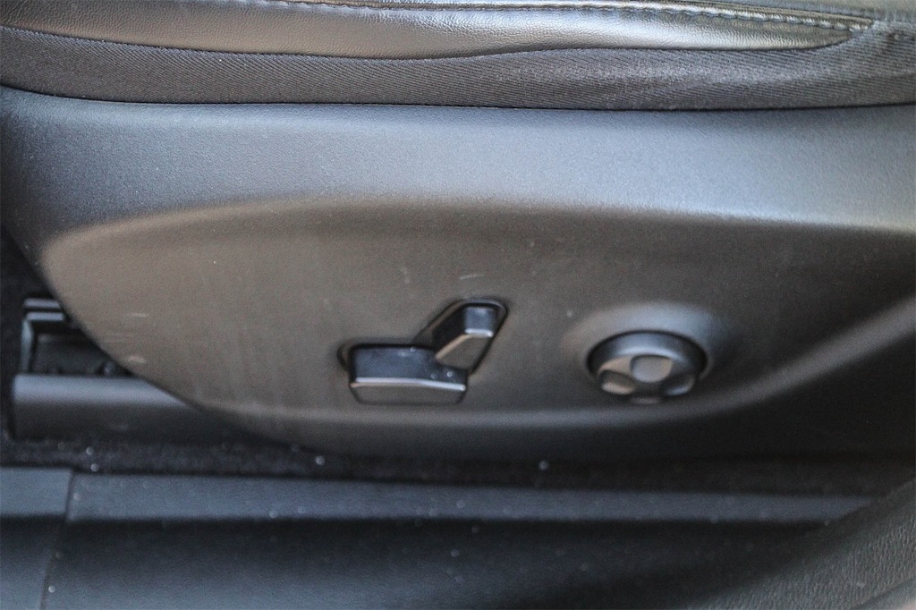 Thumbnail: 2019 Jeep Cherokee - 29