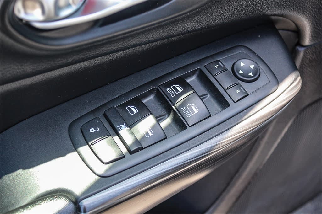 Thumbnail: 2015 Jeep Cherokee - 24