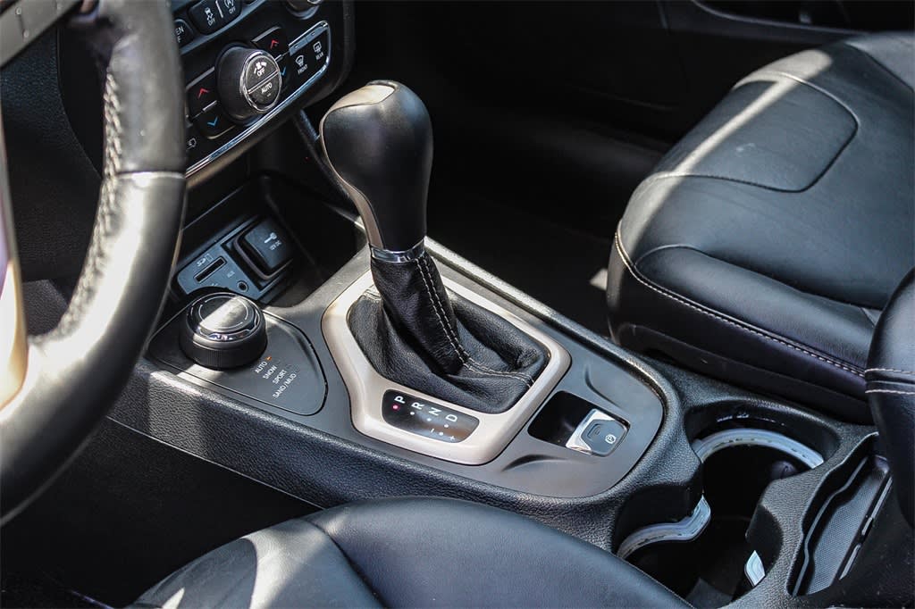 Thumbnail: 2015 Jeep Cherokee - 23