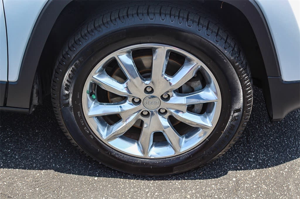 Thumbnail: 2015 Jeep Cherokee - 19