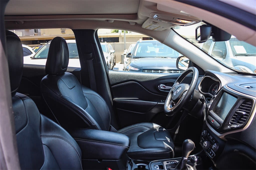 Thumbnail: 2015 Jeep Cherokee - 9