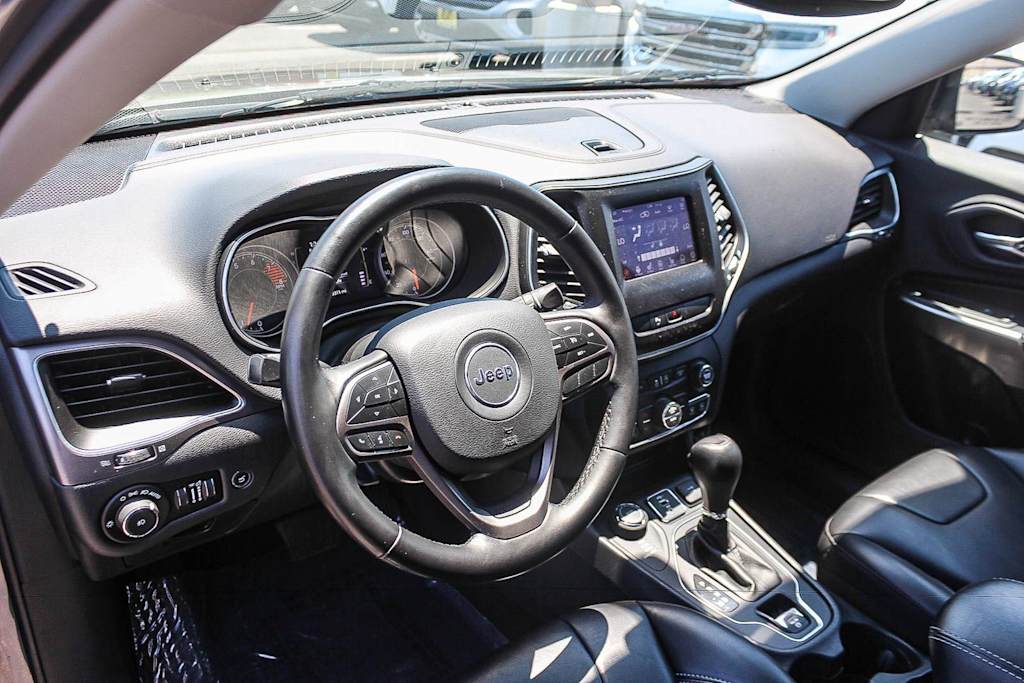 Thumbnail: 2020 Jeep Cherokee - 12