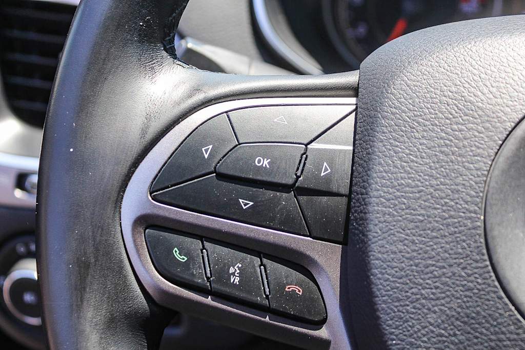 Thumbnail: 2020 Jeep Cherokee - 30