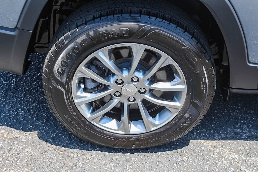 Thumbnail: 2020 Jeep Cherokee - 6
