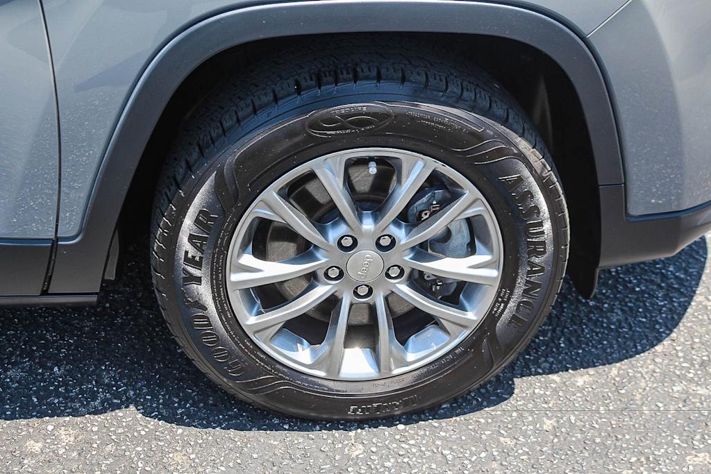 Thumbnail: 2020 Jeep Cherokee - 23