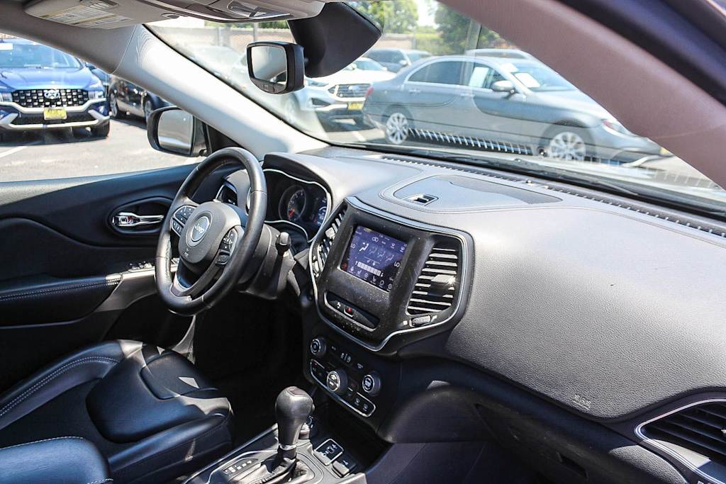 Thumbnail: 2020 Jeep Cherokee - 11
