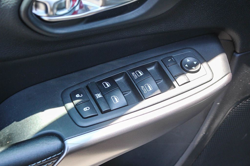 Thumbnail: 2020 Jeep Cherokee - 28