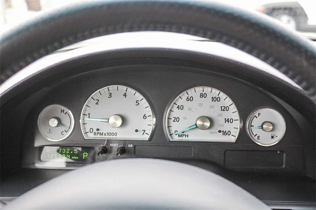 Thumbnail: 2005 Ford Thunderbird - 12