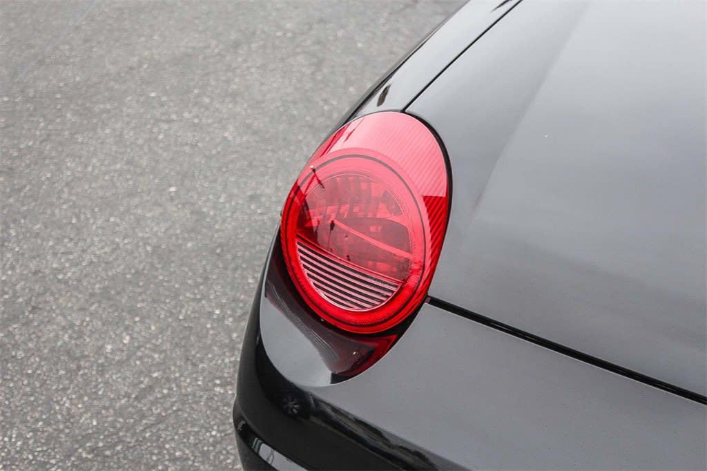 Thumbnail: 2005 Ford Thunderbird - 18