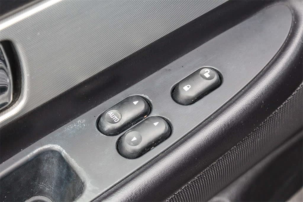 Thumbnail: 2005 Ford Thunderbird - 22