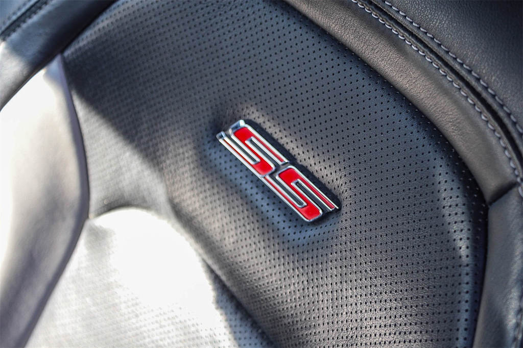 Thumbnail: 2020 Chevrolet Camaro - 16