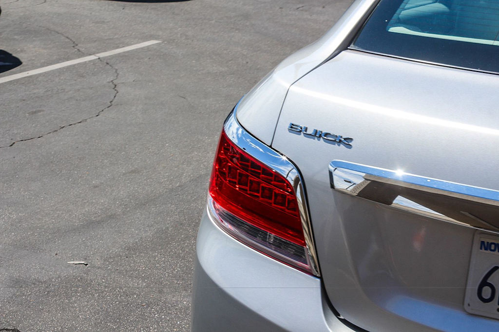 Thumbnail: 2011 Buick LaCrosse - 18