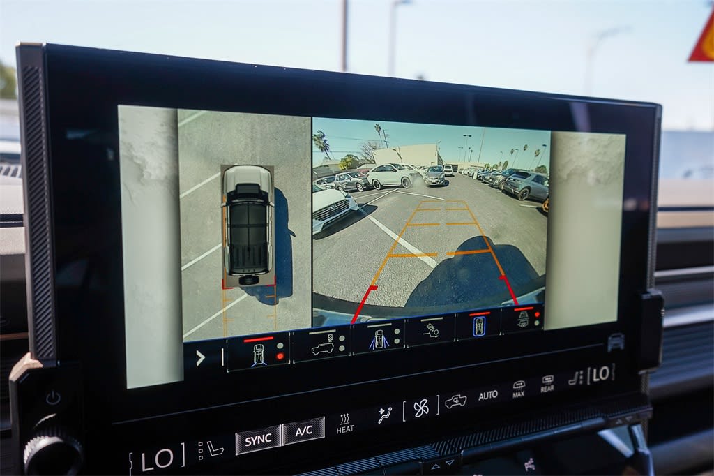 Thumbnail: 2024 GMC Hummer EV - 28