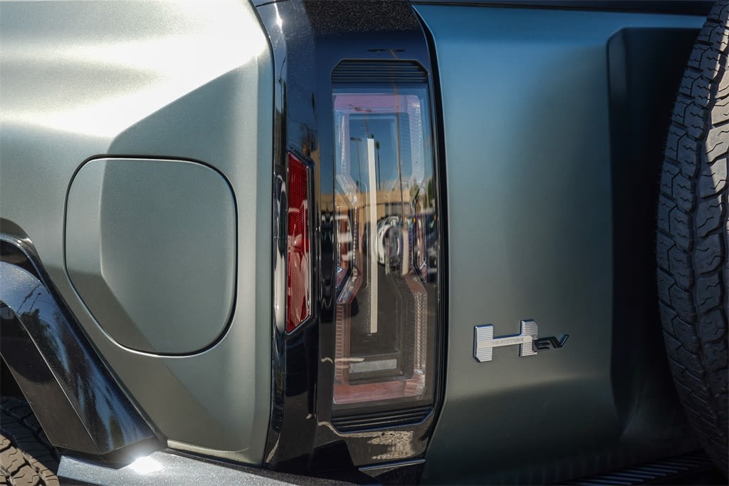 Thumbnail: 2024 GMC Hummer EV - 17