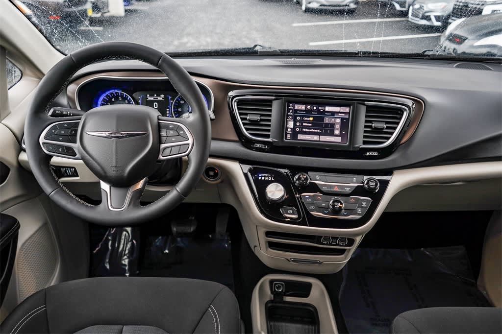 2022 Chrysler Voyager LX 2