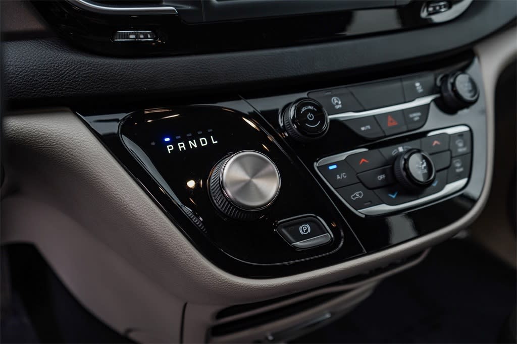 2022 Chrysler Voyager LX 25