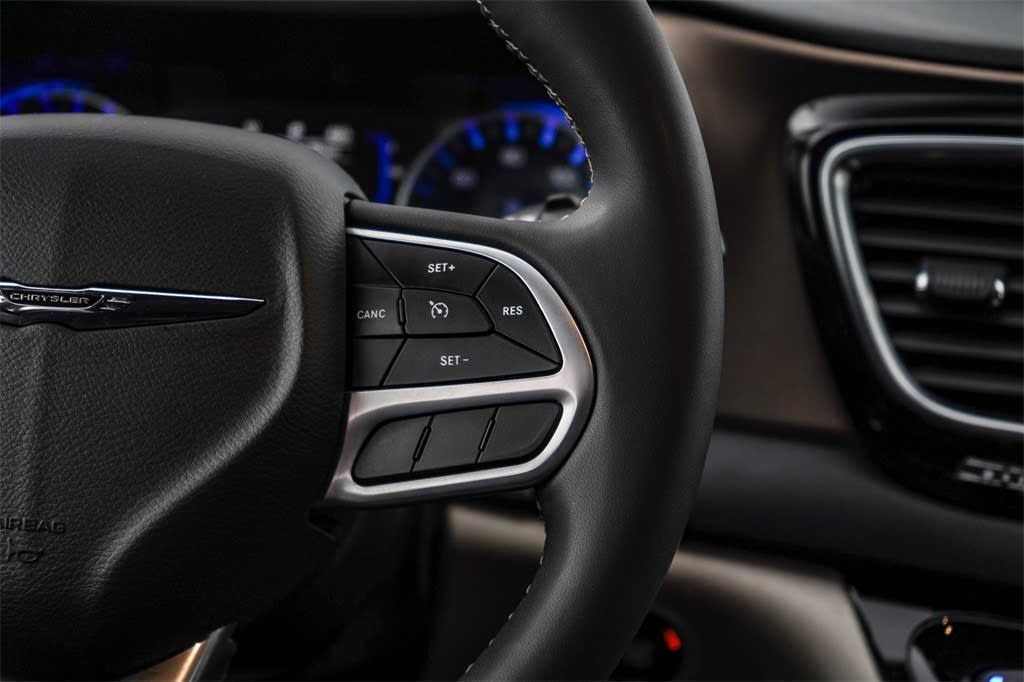 2022 Chrysler Voyager LX 24