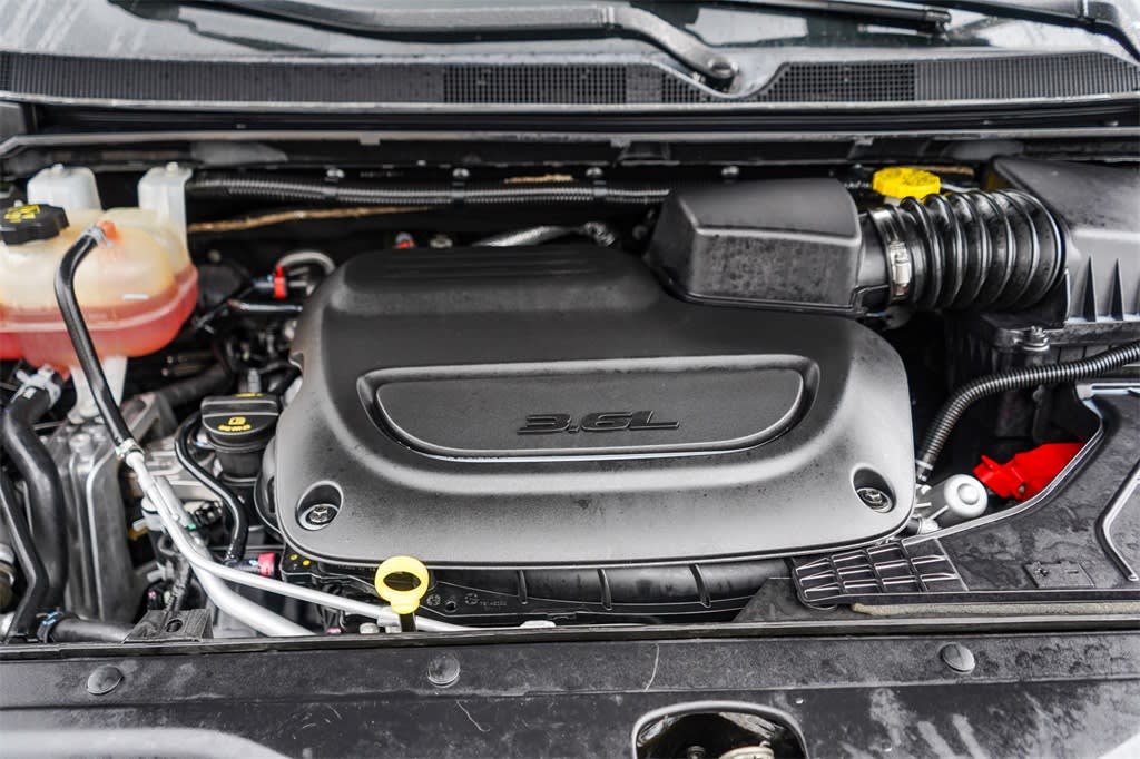 2022 Chrysler Voyager LX 8