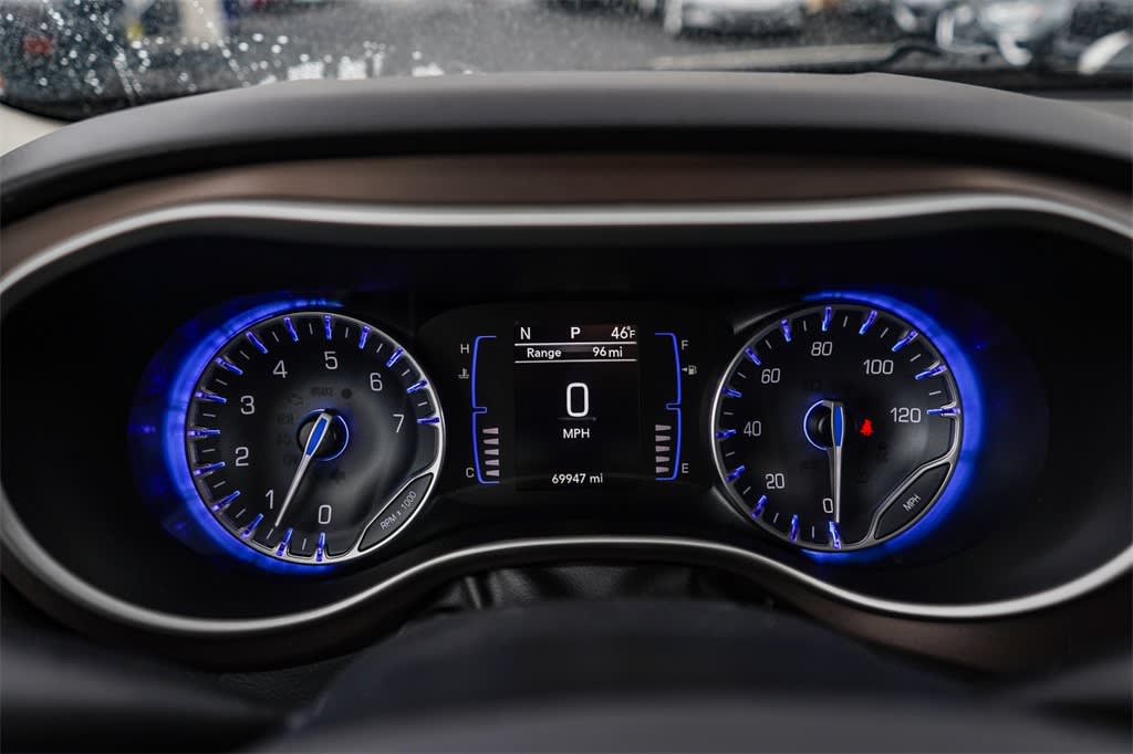 2022 Chrysler Voyager LX 14
