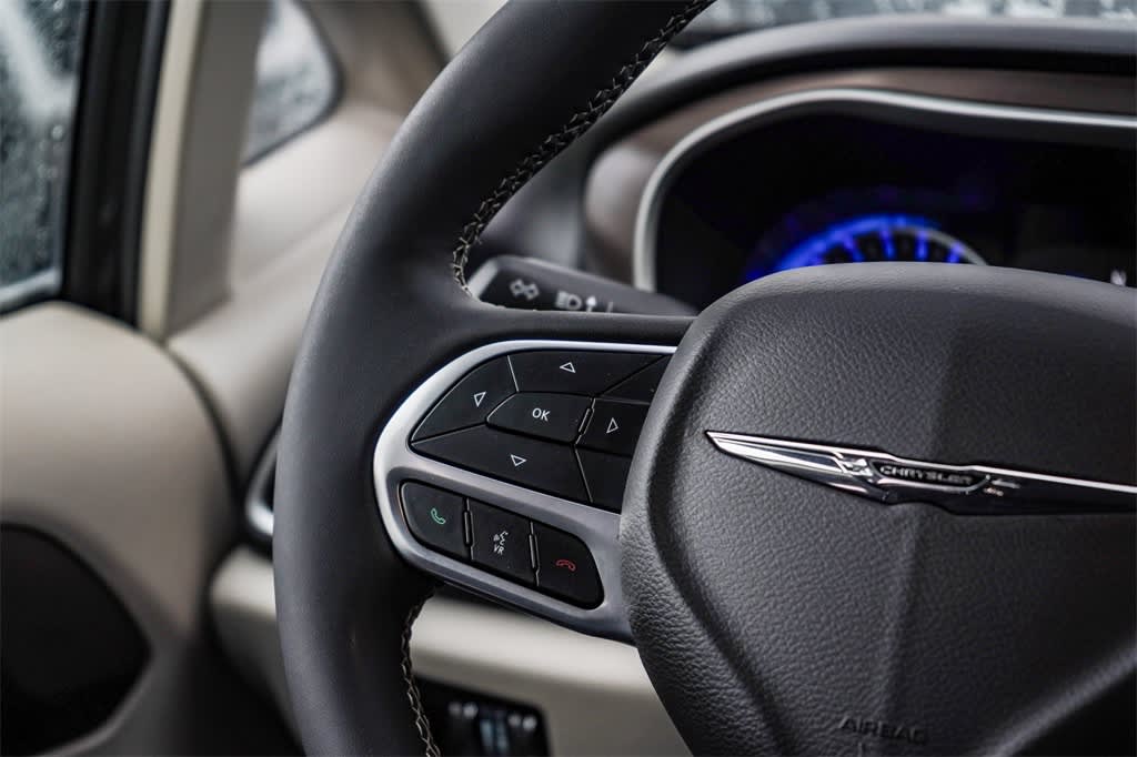 2022 Chrysler Voyager LX 23