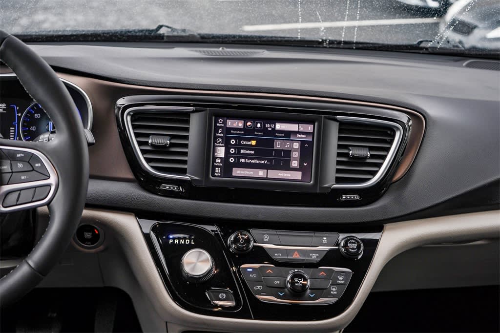 2022 Chrysler Voyager LX 22