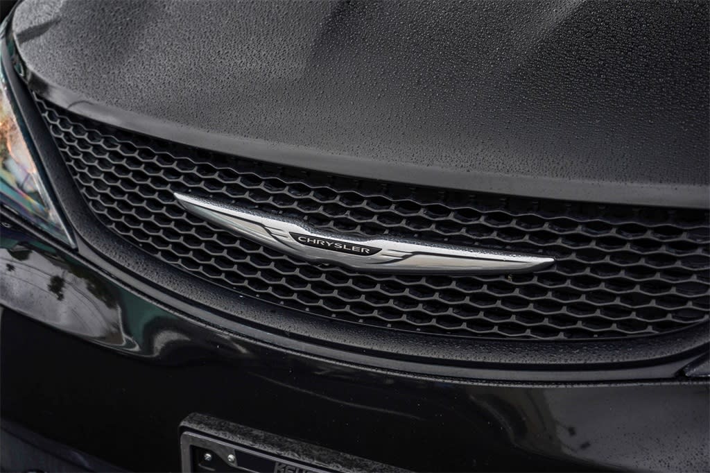 2022 Chrysler Voyager LX 6
