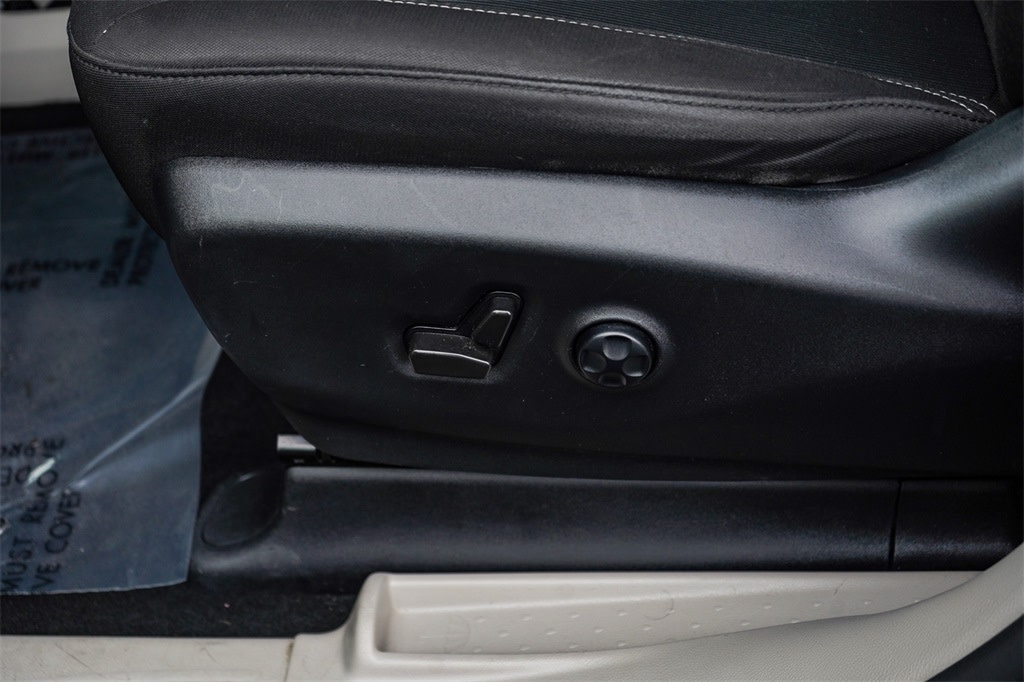 2022 Chrysler Voyager LX 27