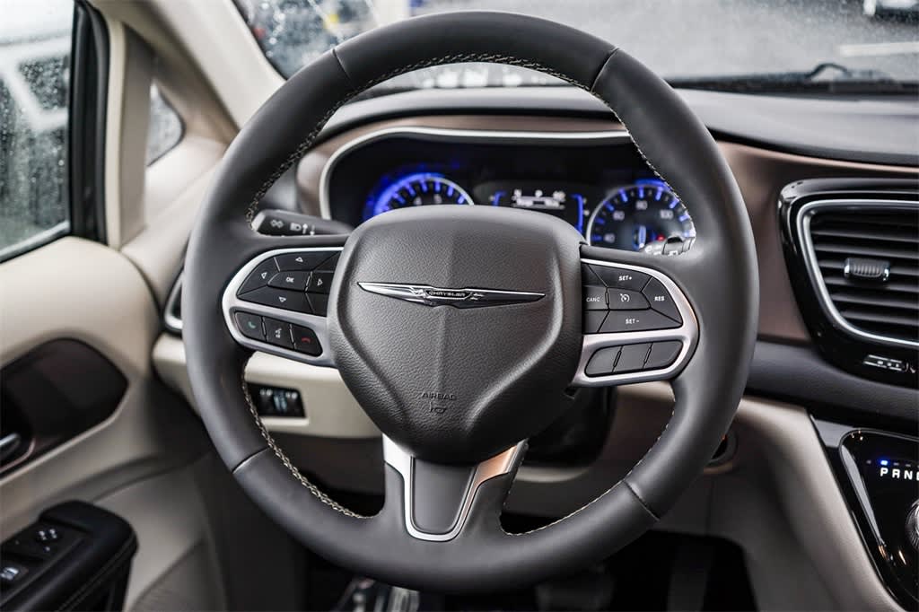 2022 Chrysler Voyager LX 9