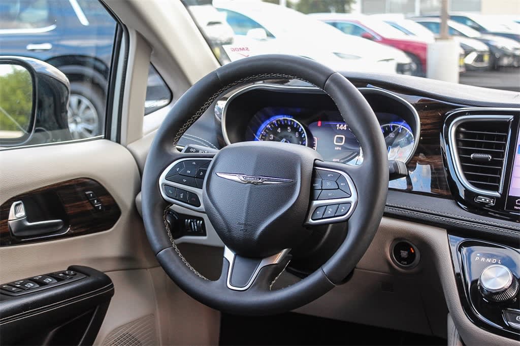 Thumbnail: 2023 Chrysler Pacifica - 8