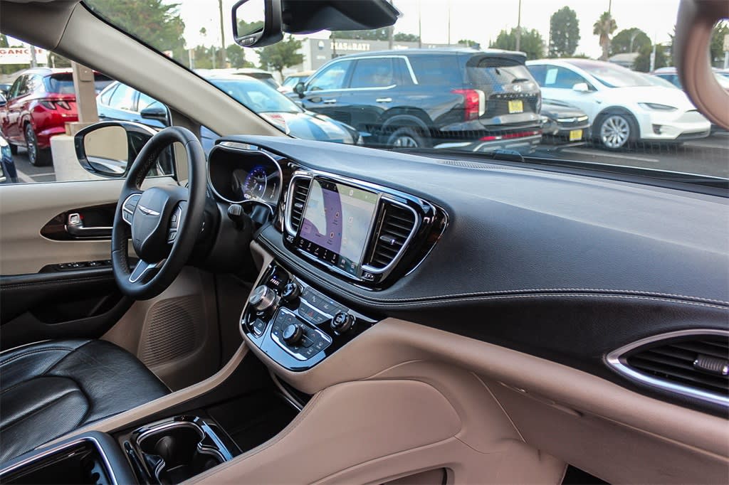 Thumbnail: 2023 Chrysler Pacifica - 11