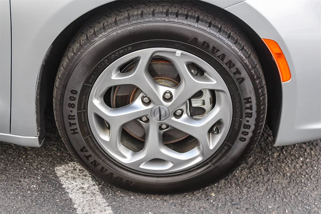 Thumbnail: 2023 Chrysler Pacifica - 21